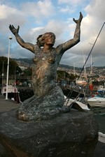 Statue sur la Marina